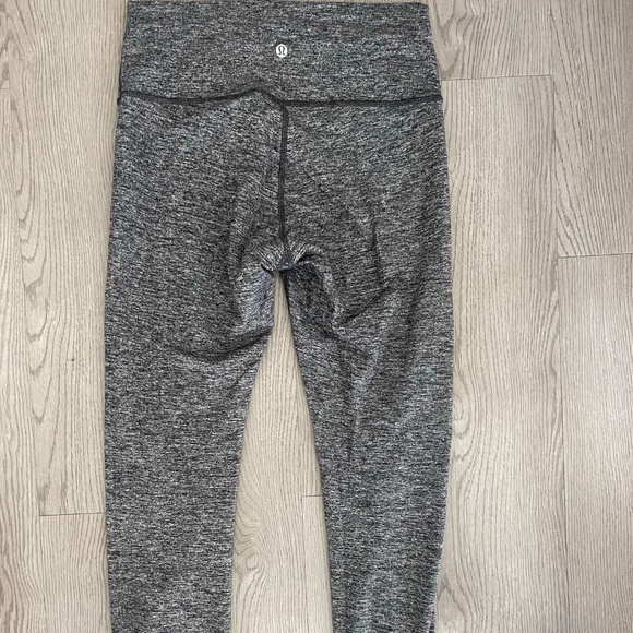 LULULEMON HEATHERED GREY WUNDER UNDER LEGGING size 8 - Picture 5 of 6